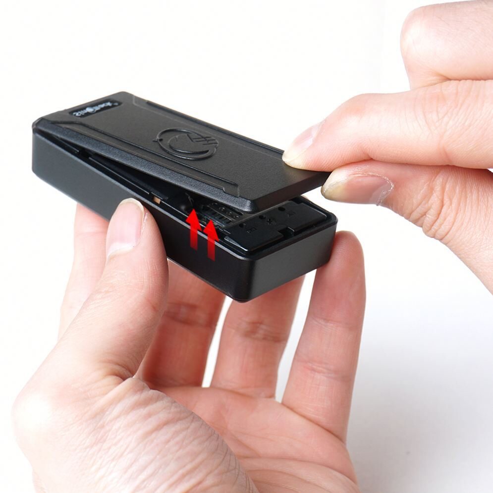 GPS Tracker Auto TSS-ST-901AL 4G deschidere capac si introducere cartela SIM